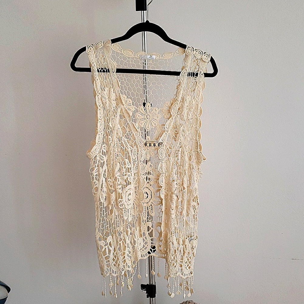 Rebellion  Vest  100 % cotton color cream